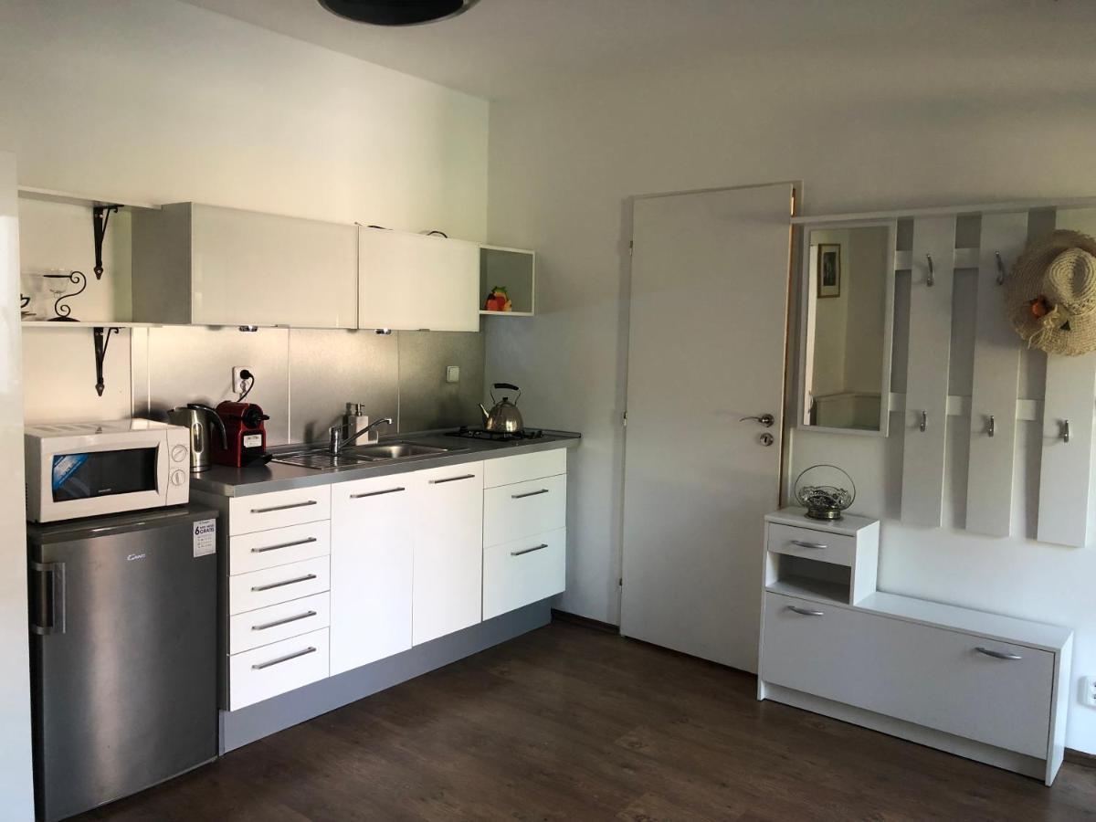 Apartman U Jezirka Velke Prilepy Exteriör bild